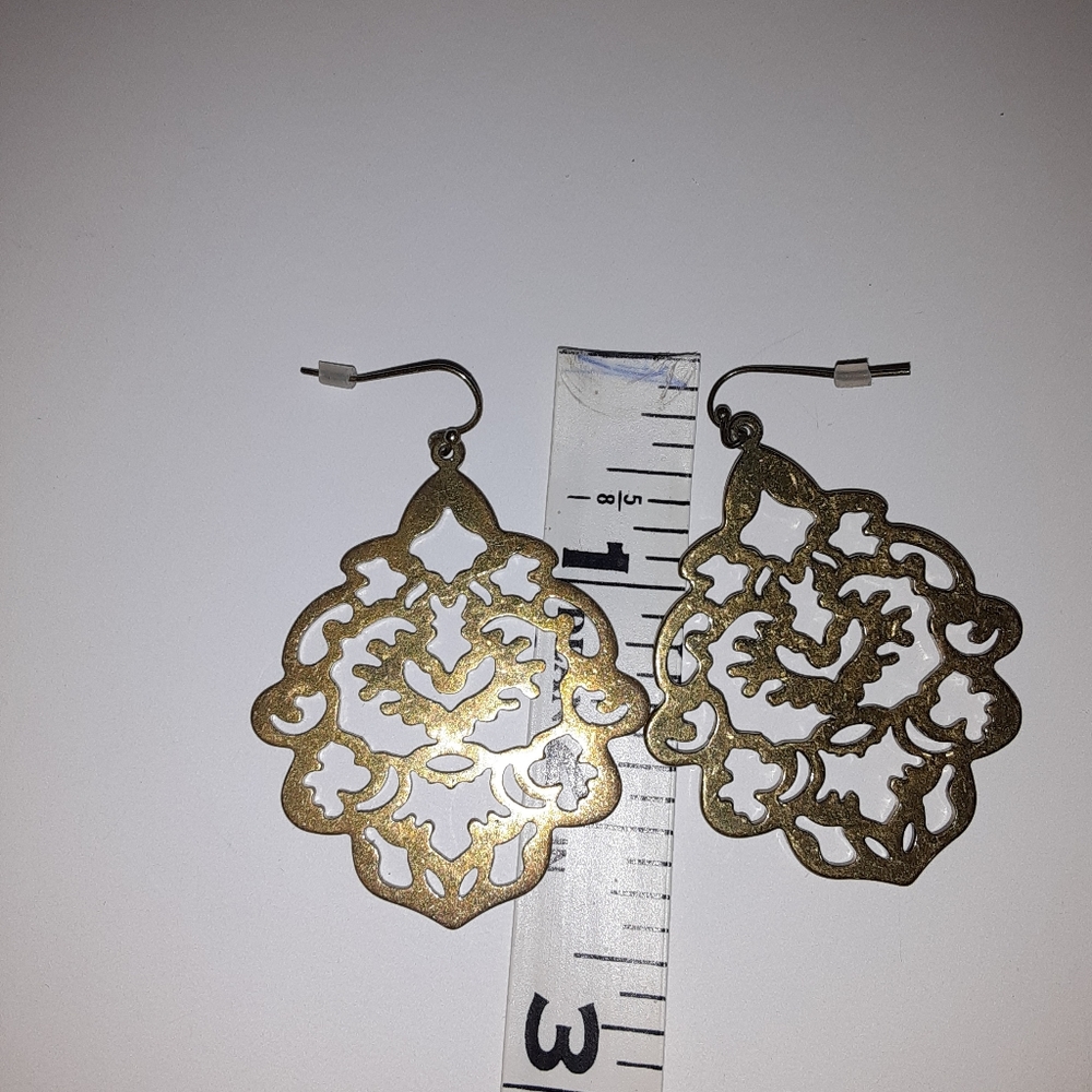 Avon Antique Goldtone Proud Heritage Filigree Earrings and Necklace - Picture 5 of 8
